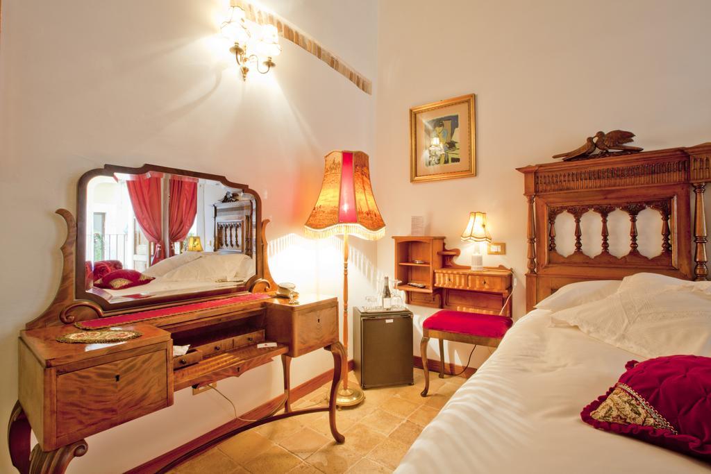 B&B Il Marchese Del Grillo Сульмона Номер фото